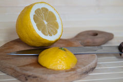 lemon-knife-chopping-board-51488821.jpg